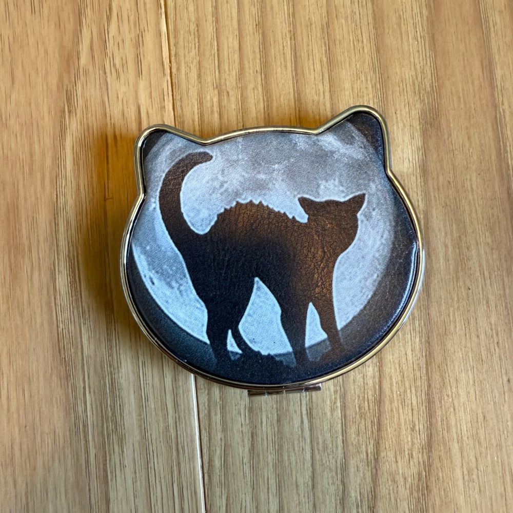 Cat-Shaped Black and Gray Compact Mirror